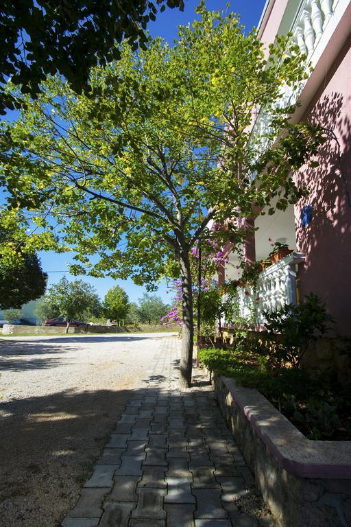 Apartments Zile Starigrad Paklenica Exterior foto