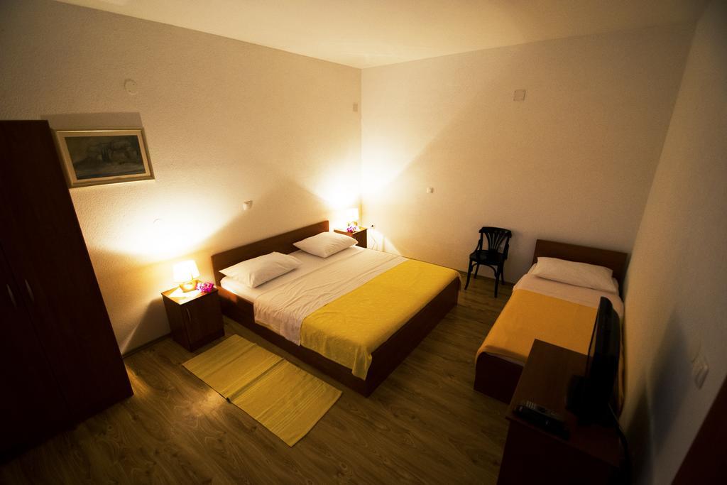 Apartments Zile Starigrad Paklenica Cameră foto