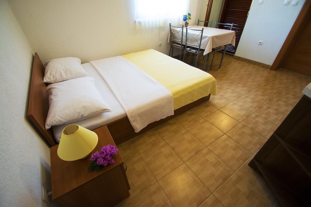 Apartments Zile Starigrad Paklenica Cameră foto