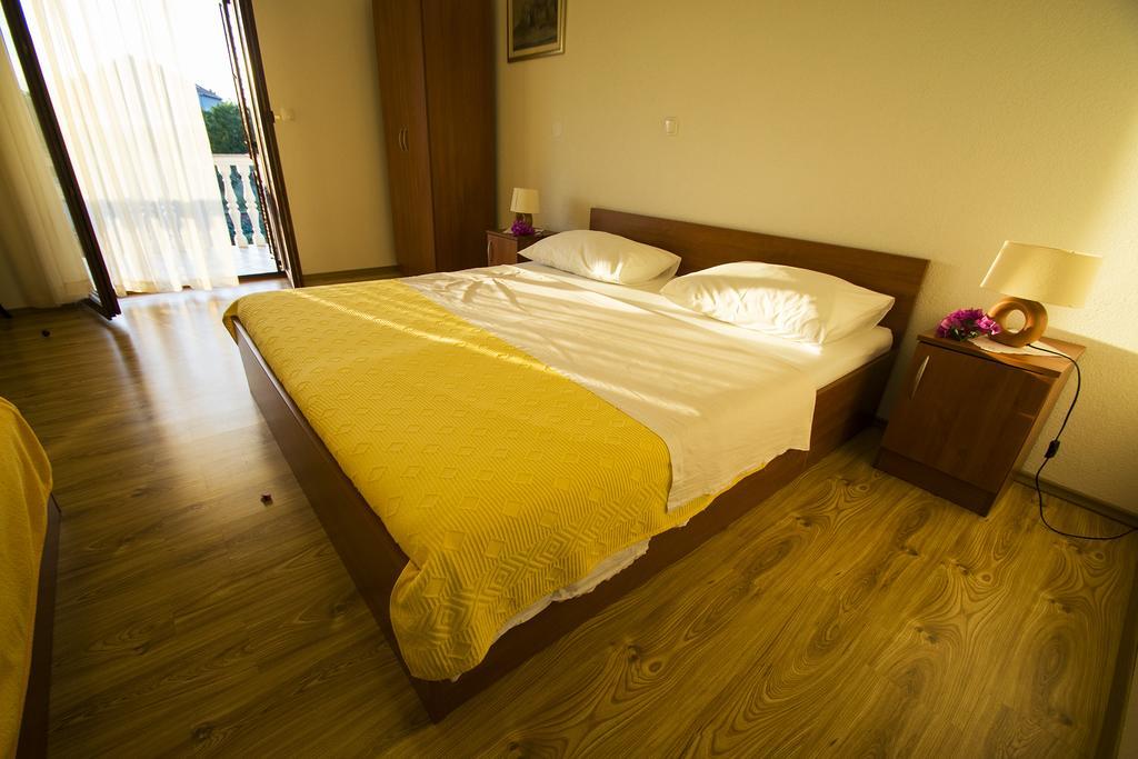 Apartments Zile Starigrad Paklenica Cameră foto