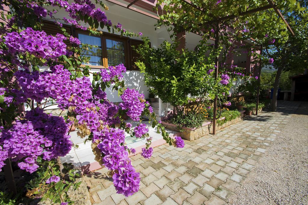 Apartments Zile Starigrad Paklenica Exterior foto