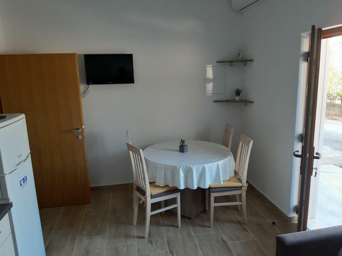 Apartments Zile Starigrad Paklenica Exterior foto