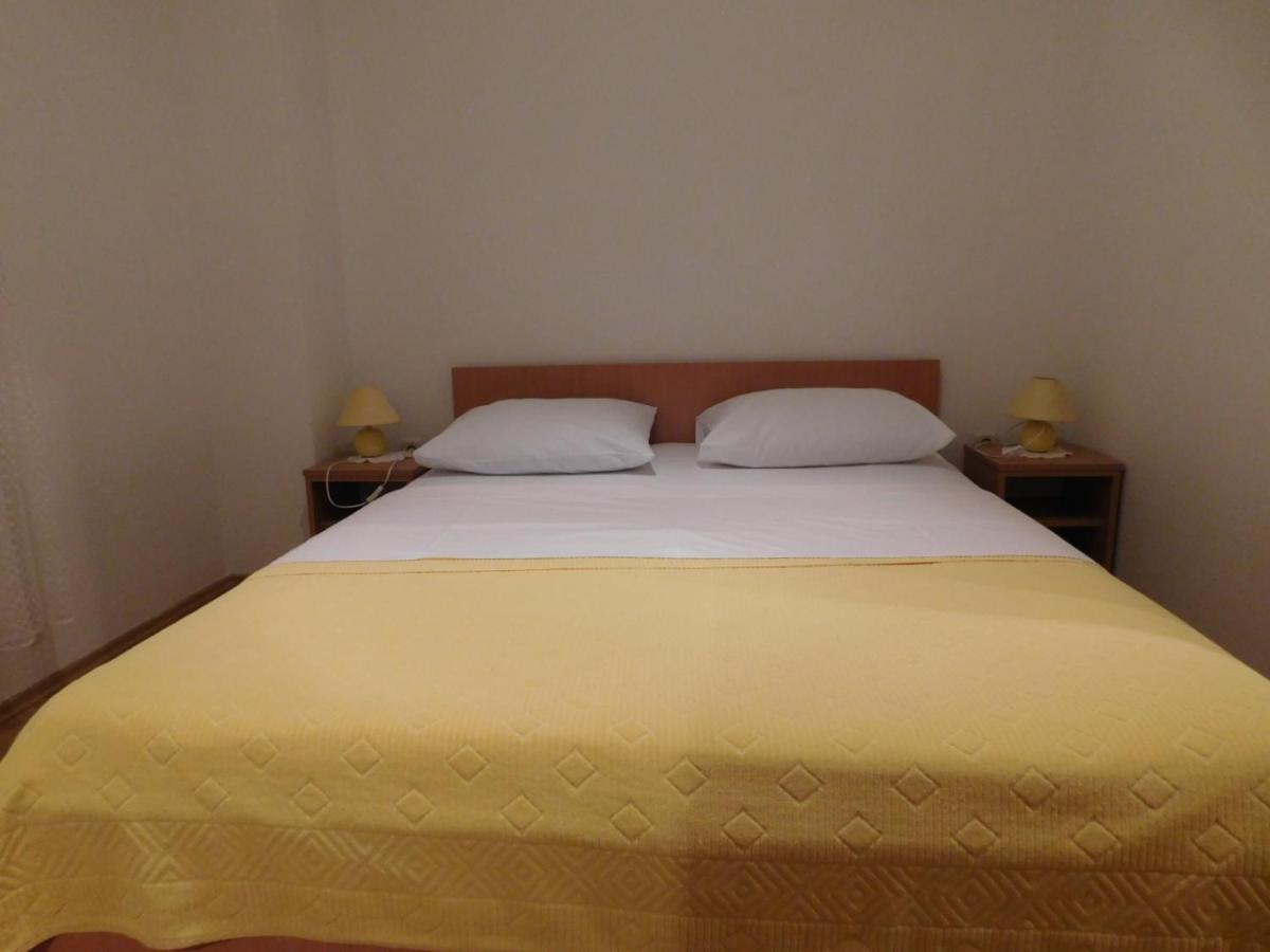 Apartments Zile Starigrad Paklenica Exterior foto