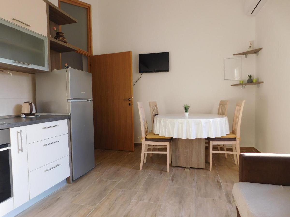 Apartments Zile Starigrad Paklenica Exterior foto